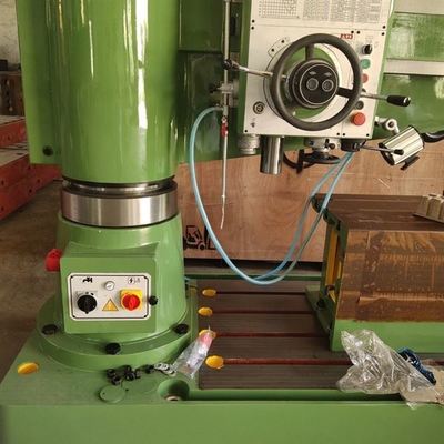 Z3050搖臂鉆床 集電動升降與機(jī)械變速于一體的高效加工利器