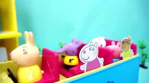 小豬佩奇的藍(lán)色新校車 讓小伙伴們都驚嘆的神奇玩具